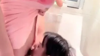 Bathroom sex show with cousins