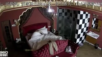 Ten glasses and nine sluts were secretly filmed in a European-style luxury room in a boutique hotel, where a young woman with glasses was playing on WeChat while having sex with her lover, who had a strong sexual desire, and had sex several times in a row (2)