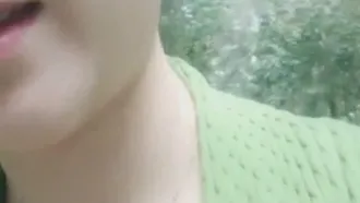 A young woman with fair temperament and beautiful temperament hooks up with a strange brother on a lotus flower in broad daylight, and looks like she has a blowjob and swallows semen in a wild fight.
