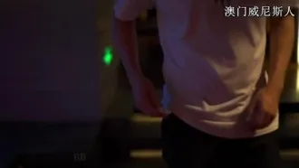 Buy at a high price and get benefits - a goddess-level 172CM sexy young model accidentally got raped while drinking in a bar and was taken to a hotel by a naughty man to strip off her clothes, play with and violate her. Mandarin!