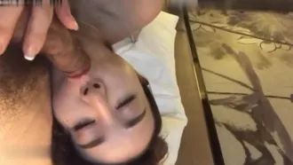 A bela xícara D de Dongguan com o melhor corpo fez sexo com seu cara tatuado no hotel. Ela esfregou os seios enquanto fazia sexo e seus seios tremiam loucamente.