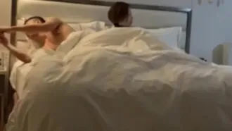 A beautiful young woman having sex with a male colleague in a hotel was secretly filmed and leaked. She was so happy that she called her husband~