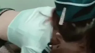 L'assistente di volo troia ha fatto sesso con il fratello del suo ragazzo e si è persino videoregistrata allo specchio per vedere quanto fosse sexy~