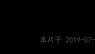 又贱又骚的巨乳少妇被打桩机似地狂操，前门玩完了再玩后门，直说快被操死了~