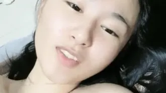 A young couple in Hangzhou makes extra money by live streaming sex, and the girl looks a bit like Cecilia Cheung between her eyebrows~