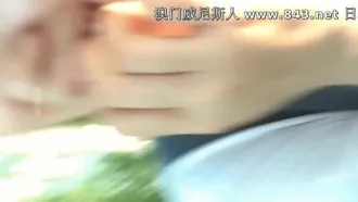 事業有成後就想包養個會幫我吹的年輕正妹~ 週末偷情車震被吹不夠，還要開房間好好幹她!