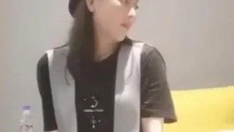 Xiao Bao Xun Hua makes an appointment with a beautiful girl with long hair in a black hat. She gasps and screams seductively during sex, making people hard after listening to it.