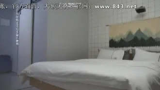【香港】国内AV「カンフー2」ジェン・ナイウェイがベッドでカンフーの練習方法を自ら実演～巨乳好きは見逃せない