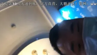 不专心的OL，边爱爱还边处理公事，一秒几十万上下不能浪费！