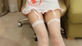 The most famous device and super popular Internet celebrity Meng Baijiang VIP member version of white stockings nurse uniform Happy Banana plays with the first-line pink abalone and the whole tool is inserted into the pink hole. High-definition 720P original collection