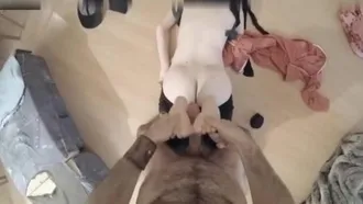 A rare foreign loser man drugged and knocked down a 22-year-old model. He played with the model at will. He spread his legs, penetrated and fucked her hairless pink pussy. High-definition 1080P original version without watermark.