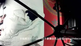 _ Возбуждённая молодая женщина с выпуклой киской тайно засняла на видео, как она занимается сексом со своим любовником в отеле для свиданий