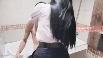 A very on-point kawaii Thai school girl, with pure white and tender skin. She is held and fucked in the bathroom. Her beautiful white buttocks are so amazing!