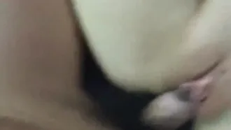 [Courte zone vidéo] Même les salopes peuvent être timides
