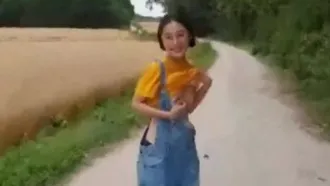 Gli ultimi studenti stranieri trapelati, Xiao Shu Qi e Liu Yue, sono stati completamente esposti durante il sesso orale all'aperto e hanno chiesto di andare nel bosco.