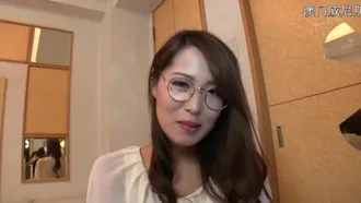 Ich halt das nicht mehr aus! Kurz vor der Explosion! Miho Tsuno, eine 32-jährige schöne, geschiedene Frau, hat mit Sperma bedeckten unzüchtigen Sex