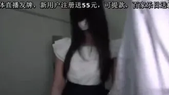 [第1卷] 整齊小胸美女的稀疏髮縫中出