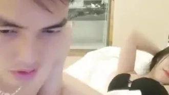 Having sex with my sex friend in the hotel was broadcast live! Not enough fucking on the bed~Fuck while taking a shower