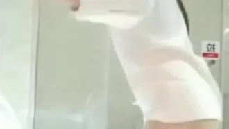 ¡¡La hermana Douya actuó como la modelo Xiaoli para una entrevista en un hotel!! El director le pidió que se diera una ducha y se pusiera un pijama sexy~ ¡¡Tuve que soportarlo por el trabajo!!