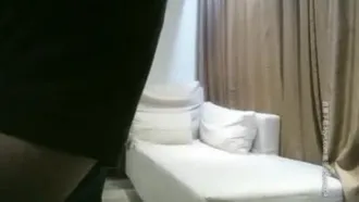 Se filtró el video secreto de la conexión del hermano Xiaoshu ~ El hermano hizo reír a la estudiante a tiempo parcial ~ Pero la hermana solo jugó medio traje, ¡así que póngase los pantalones abiertos preparados para aumentar la diversión!