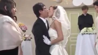 En la escena de la boda, el novio demostró directamente su capacidad para hacer feliz a la novia.