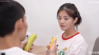 MD0044 Brother and sister talk about bananas. Can’t tell the difference between bananas and bananas. Brother teaches step by step. Absurd sex between close relatives.