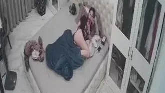 A very popular home camera recently. A beautiful young woman masturbates passionately at 12 midnight. She touches the water flowing out of her vagina. She puts her mobile phone close to her pussy for netizens to spy on at close range!