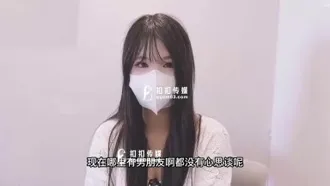 【扣扣傳媒】QQOG-029 下藥迷姦大學暗戀的女同學 小敏兒