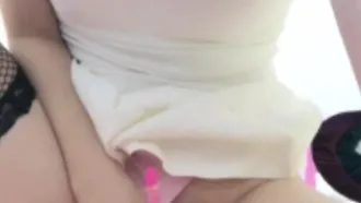 [Chinese anchor leaked] A cute girl with good looks masturbates with a cucumber in black fishnet stockings. She removes the vibrator vibrator from her pink thong and then uses a cucumber to penetrate her. It’s very tempting. If you like it, don’t miss it.