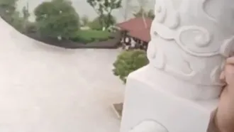 Unbelievable, a beautiful anchor with a round and sexy ass asked a netizen to have sex in the open air on a tower in a scenic tourist area to increase her income. Worried about being discovered, she went to the stairs to have sex again, in Mandarin!