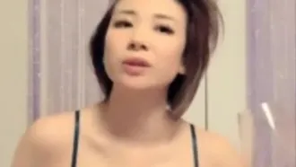 [Fuite d'une présentatrice chinoise] L'émission en direct de l'actrice mature taïwanaise Lin Meiling Elle écarte sa culotte et utilise un masseur pour se masturber. Si vous l'aimez, ne la manquez pas.