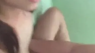 Beautiful girl’s mobile phone leaks oral sex video