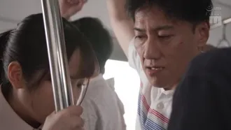 MIDV-599 Eine Gruppe J-Typ-Mädchen in Miniröcken, die im Zug zur Schule fahren, werden von einer Gruppe von Rikka Ono umzingelt und belästigt