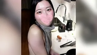 FC2PPV 4414334 Limited time price [No] Sweet sex with Minato-chan. I mercilessly creampie my innocent girlfriend who is waiting for me by cooking her food and keeping her pussy moist with FCUK on her neck. Includes bonus video