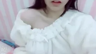 清纯少女分享美乳自拍 每一段都粉嫩