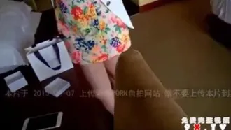 草莓布丁系列酒店约炮白嫩性感少妇露脸爱爱第壹季