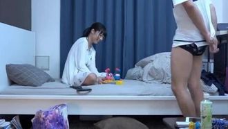 Ha ripreso la ragazza e ha fatto sesso con lei, l'ha filmata di nascosto e poi ha venduto la sua verginità al produttore cinematografico senza permesso 13