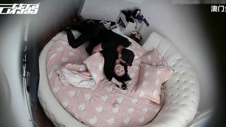 潮吹きのススメ - 色白で美人な女子大生が部屋に入るとすぐに彼氏にパンツを脱がされてセックスを強要された彼女は、あまりにも我慢できずにもうやりたくなかったのでした。引かれてやり続けた！
