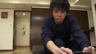 今夜は継母と二人で家にいます...
