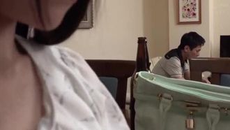 Ho incontrato la mia ex ragazza, un uomo sposato, a una riunione di classe e sono rimasto in questa stanza con il condizionatore rotto, e abbiamo trascorso momenti sudati e frenetici dal punto di vista sessuale. Yui Tomita
