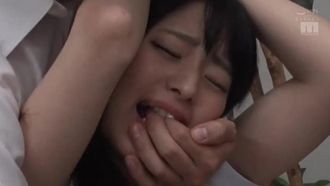 Estupro creampie com restrição que mata a voz Mitsuki Nagisa rouba sua liberdade e a faz gozar, ameaçando-a, dizendo: Se você me ver assim, minha vida acabará
