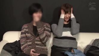 잔혹한 거울 게임에 패하면 에로벌 게임 역대 인기 아마추어 딸이 커플 도전! 남자친구 앞에서 빼앗긴 데카친 남배우에게 2연속 질 내 사정 SEX 2