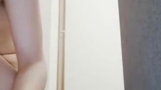【户外】最屌的户外年轻女主播柠檬网吧勾引93年小帅哥直