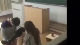 門事件網瘋傳的「金壇二中黃老師」與「胡金戈」教室演活
