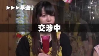 SVDVD-746 羞恥！彼氏連れ素人娘をマシンバイブでこっそり攻めまくれ！17 素人VSマシンバイブ 激安居酒屋にマジックミラー特設スタジオを設置 真夏の泥酔潮吹き娘編