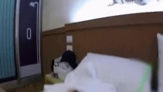 La ragazza sexy che ha incontrato nel bar del veterano di Jianghu si è ubriacata deliberatamente e l'ha portata in hotel per spogliarsi nuda