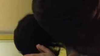 [Incidente di esposizione a Internet] Una giovane coppia è entrata in una camera d'albergo e ha filmato un sesso appassionato senza perdere il cellulare