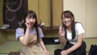 Una bellissima studentessa universitaria trovata a Izunagaoka Onsen Ti piacerebbe provare il bagno maschile con solo un asciugamano? Missione vergogna Chiedi a un cliente maschio di disegnare parti importanti del suo corpo!