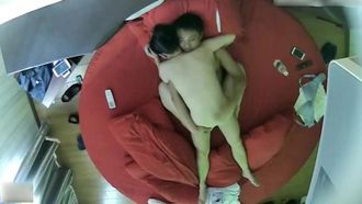 特色飯店偷拍白嫩大奶美女被好久沒操的小夥毫不留情的爆乾