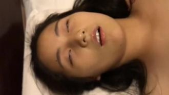 气质美女被下Y后死猪半睁眼玩法超多长相没得挑迷后都这么